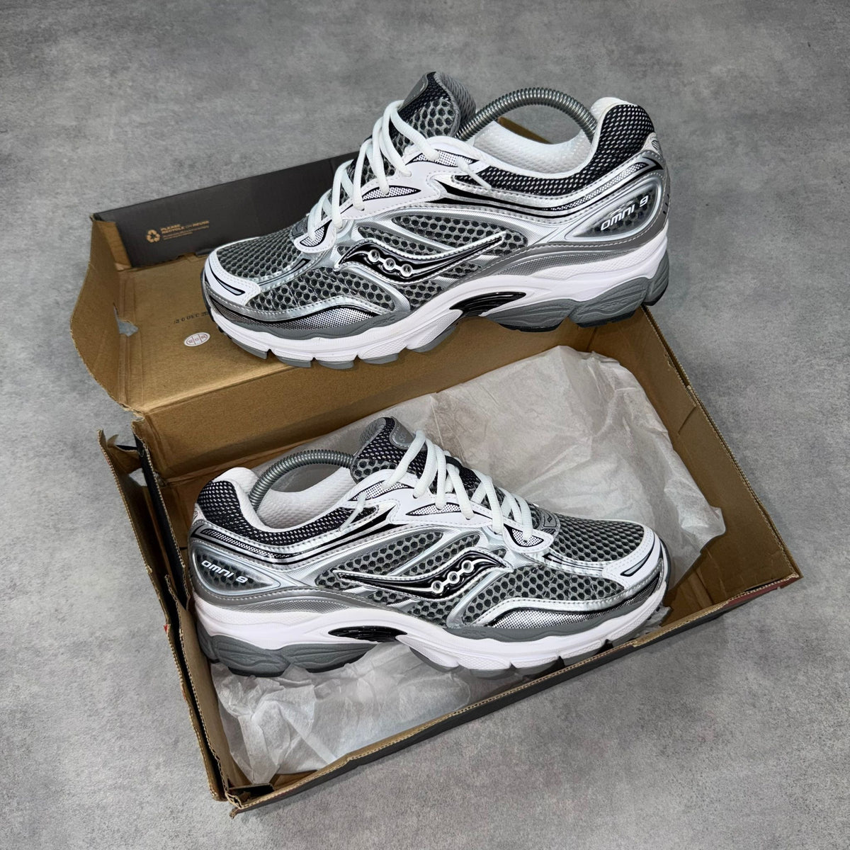 Saucony Pro Grid Omni 9 Silver