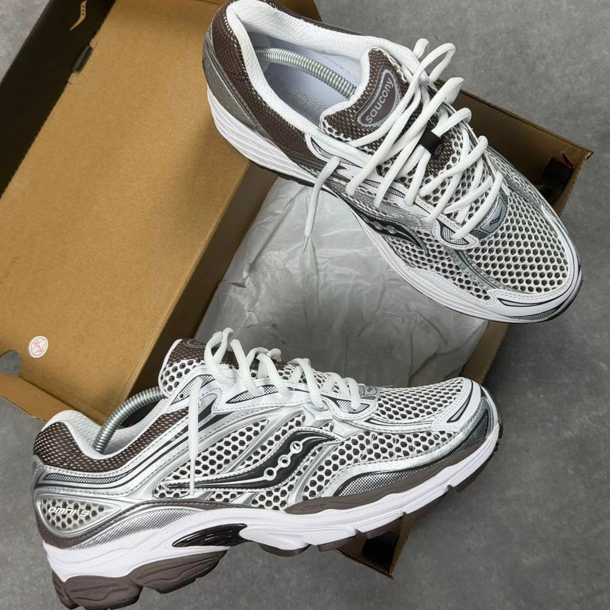 Saucony Pro Grid Omni 9 White Brown