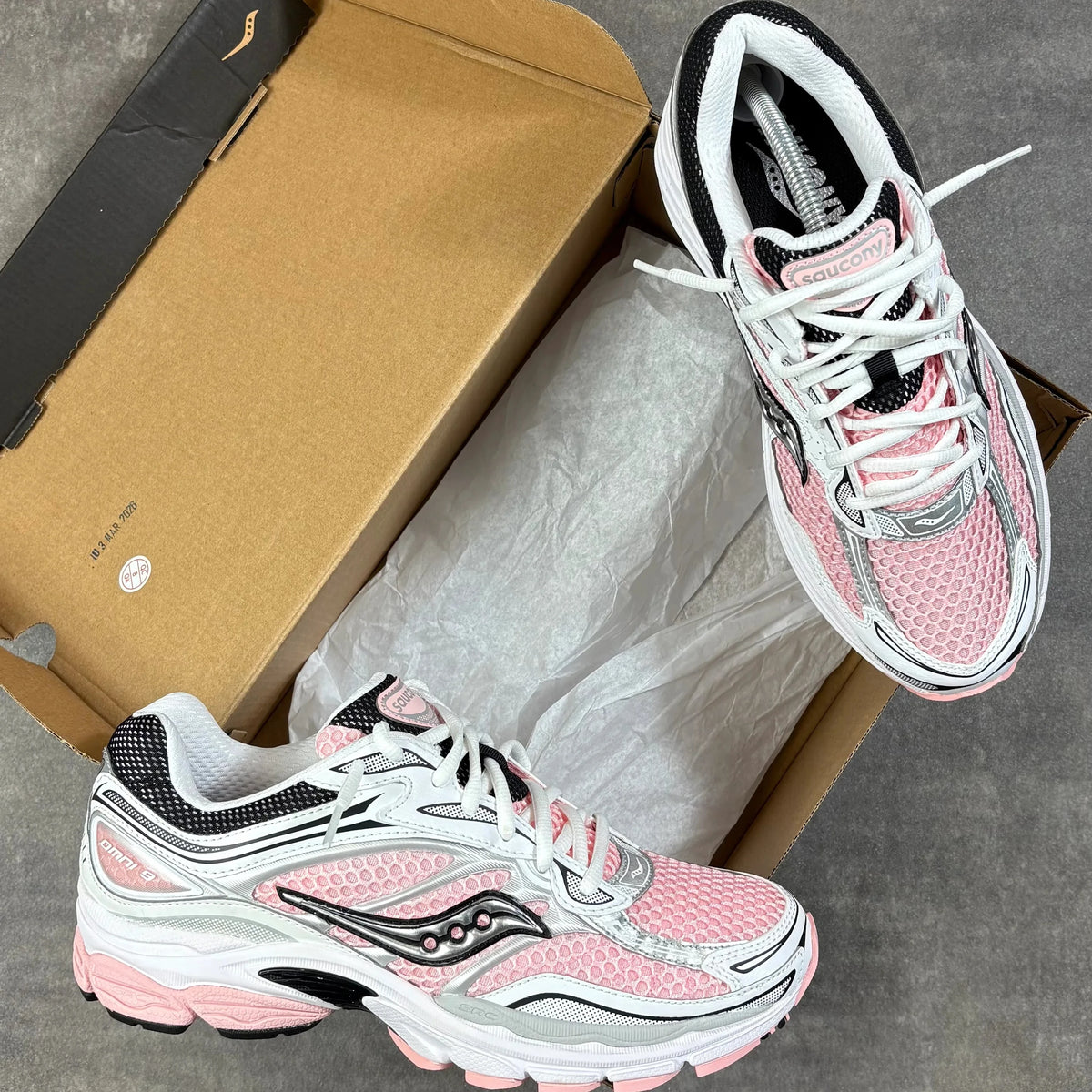Saucony Pro Grid Omni 9 White Touch