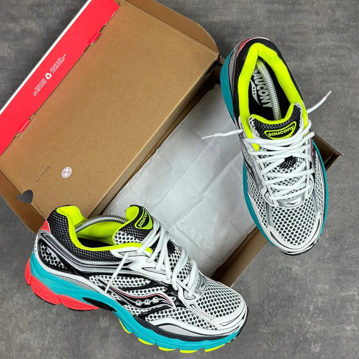 Saucony Pro Grid Omni 9 Mutant