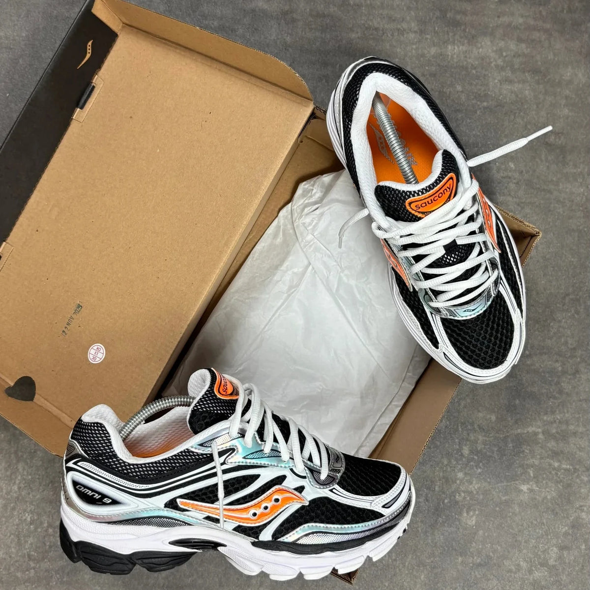 Saucony Pro Grid Omni 9 Black Orange