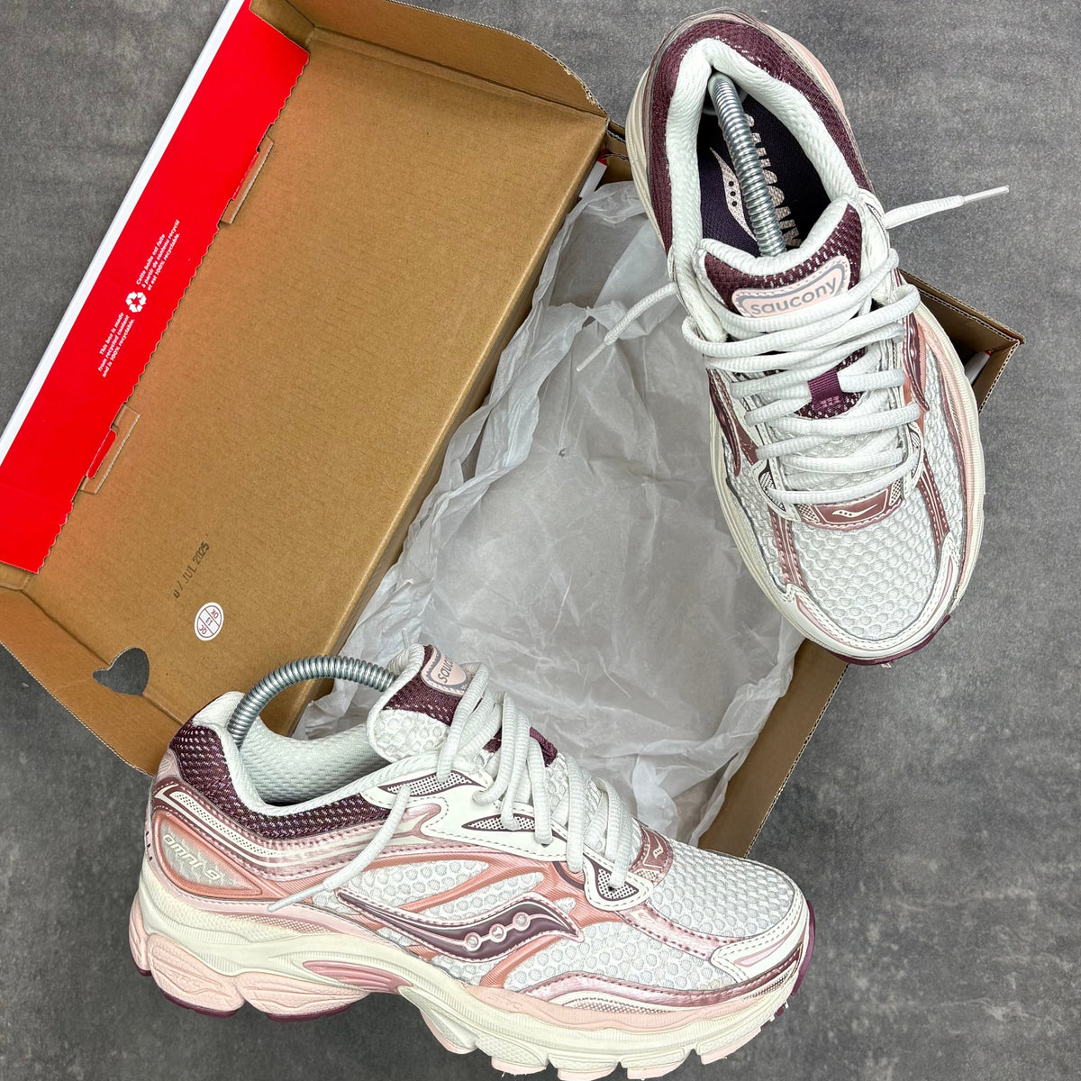 Saucony Pro Grid Omni 9 Ivory Peony